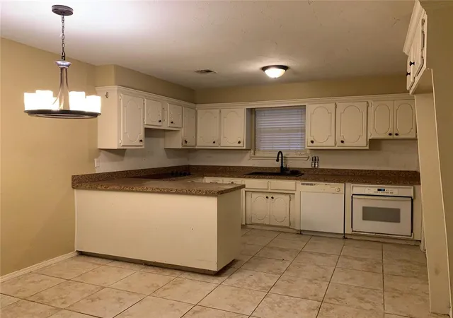 Photo 3 of Single family home for sale at 320 S Ranchwood Mannor Dr, Oklahoma City, OK 73139 | MLS# 1251485 | Listing updated on 2026-10-06