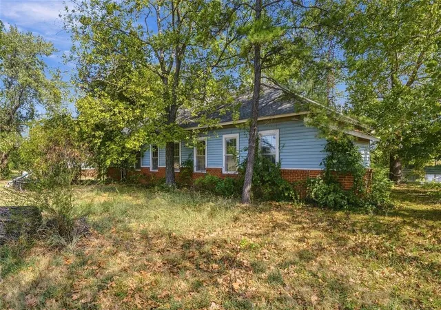 Photo 3 of Sale Pending at 1008 E Elm St, Stroud, OK 74079 | MLS# 1251497 | Listing updated on 2026-10-01