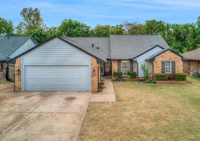 Photo 2 of Single family home for sale at 1908 Edgewater Ln, Edmond, OK 73013 | MLS# 1251524 | Listing updated on 2026-10-07