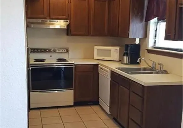 Photo 3 of Townhouse for sale at 5406 Peachtree Dr, Oklahoma City, OK 73122 | MLS# 1251525 | Listing updated on 2026-10-03