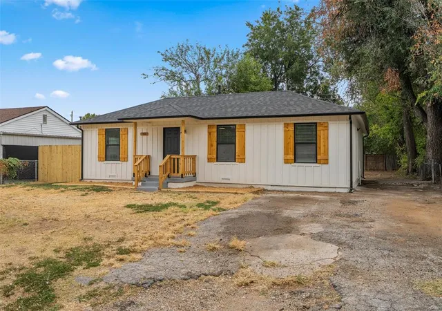 Photo 3 of Single family home for sale at 3932 Se 11th Street, Oklahoma City, OK 73115 | MLS# 1251532 | Listing updated on 2026-10-01
