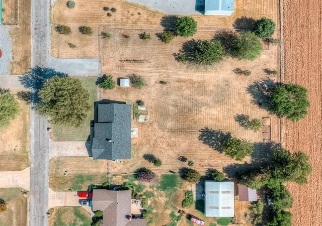 Photo 2 of Single family home for sale at 15070 Tomahawk Dr, Yukon, OK 73099 | MLS# 1251543 | Listing updated on 2026-10-01