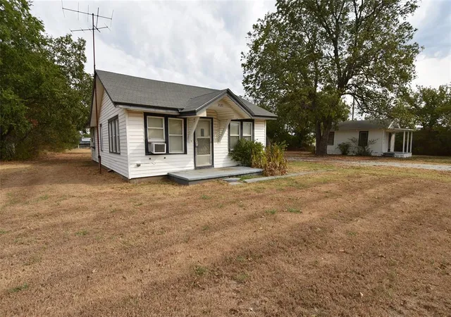 Photo 2 of Single family home for sale at 2020 N Union Ave, Seminole, OK 74868 | MLS# 1251552 | Listing updated on 2026-10-02