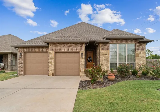 Photo 2 of Single family home for sale at 2101 Northwest 159th Ter, Edmond, OK 73013 | MLS# 1251555 | Listing updated on 2026-10-05