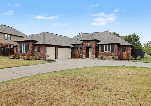 Single family home for sale at 2801 Firewheel Rd, Edmond, OK 73013 | MLS# 1251577