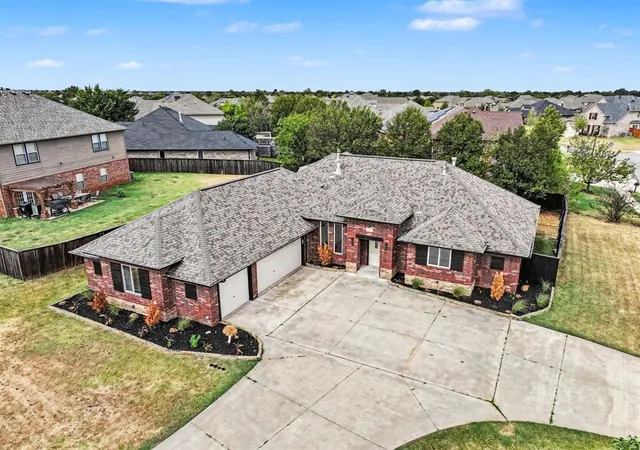 Photo 2 of Single family home for sale at 2801 Firewheel Rd, Edmond, OK 73013 | MLS# 1251577 | Listing updated on 2026-10-29