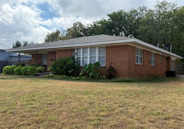 Photo 2 of Single family home for sale at 124 S 11th Street, Chickasha, OK 73018 | MLS# 1251579 | Listing updated on 2026-10-02