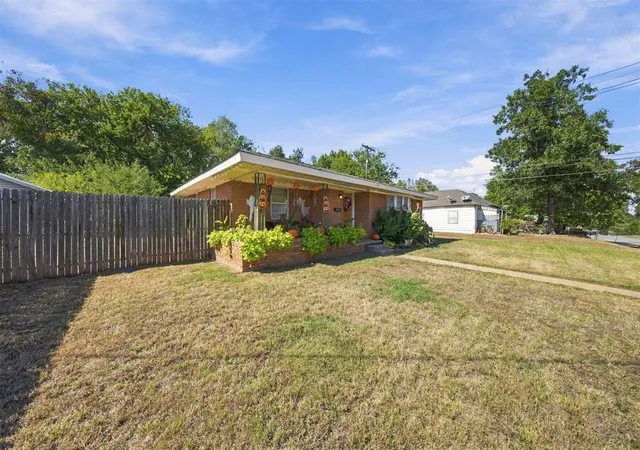 Photo 3 of Single family home for sale at 124 S 11th Street, Chickasha, OK 73018 | MLS# 1251579 | Listing updated on 2026-10-10