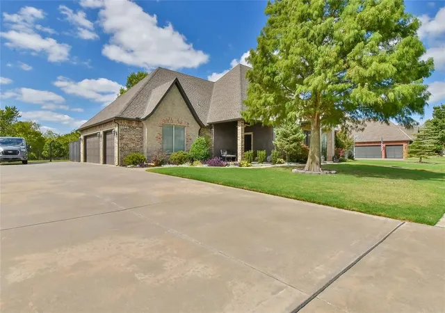 Photo 3 of Single family home for sale at 3009 Monica Ln, Moore, OK 73160 | MLS# 1251588 | Listing updated on 2026-10-11