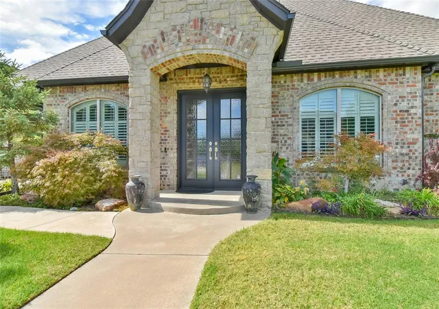 Photo 3 of Single family home for sale at 3009 Monica Ln, Moore, OK 73160 | MLS# 1251588 | Listing updated on 2026-10-11