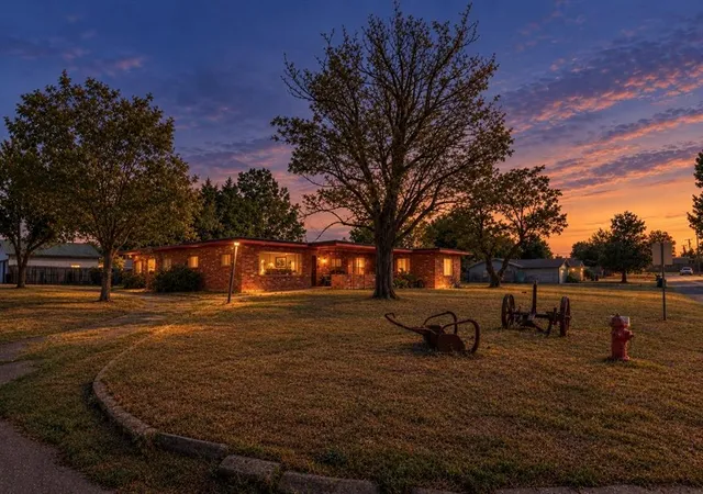 Photo 2 of Single family home for sale at 1628 W Carolina Ave, Chickasha, OK 73018 | MLS# 1251592 | Listing updated on 2026-10-06