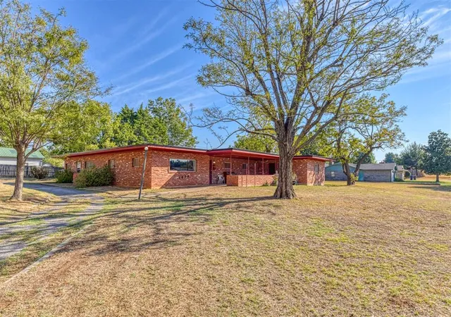 Photo 4 of Single family home for sale at 1628 W Carolina Ave, Chickasha, OK 73018 | MLS# 1251592 | Listing updated on 2026-10-09