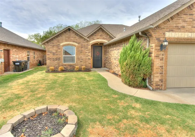 Photo 3 of Single family home for sale at 2921 San Juan Trl, Moore, OK 73160 | MLS# 1251596 | Listing updated on 2026-10-08