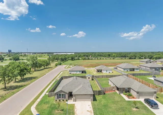 Photo 2 of Single family home for sale at 1400 Lexi Dr, Shawnee, OK 74804 | MLS# 1251599 | Listing updated on 2026-10-05