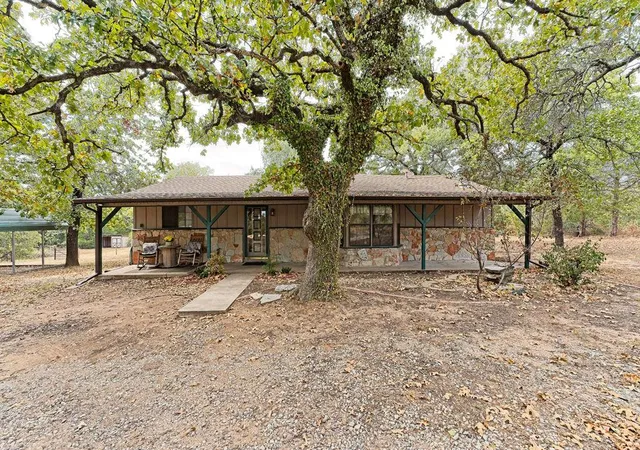 Photo 2 of Single family home for sale at 11301 Cyn Oaks Dr, Mc Loud, OK 74851 | MLS# 1251617 | Listing updated on 2026-10-01