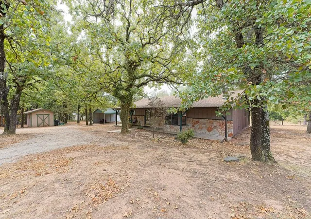 Photo 3 of Single family home for sale at 11301 Cyn Oaks Dr, Mc Loud, OK 74851 | MLS# 1251617 | Listing updated on 2026-10-01