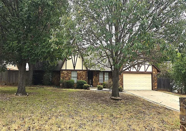 Photo 2 of Single family home for sale at 1707 Wheaton Dr, Norman, OK 73071 | MLS# 1251623 | Listing updated on 2026-10-05