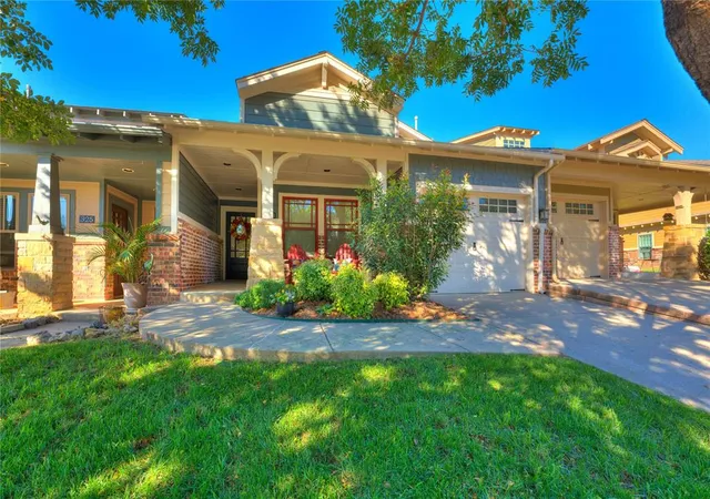 Photo 2 of Townhouse for sale at 333 Outer Banks Way, Edmond, OK 73034 | MLS# 1251630 | Listing updated on 2026-10-09