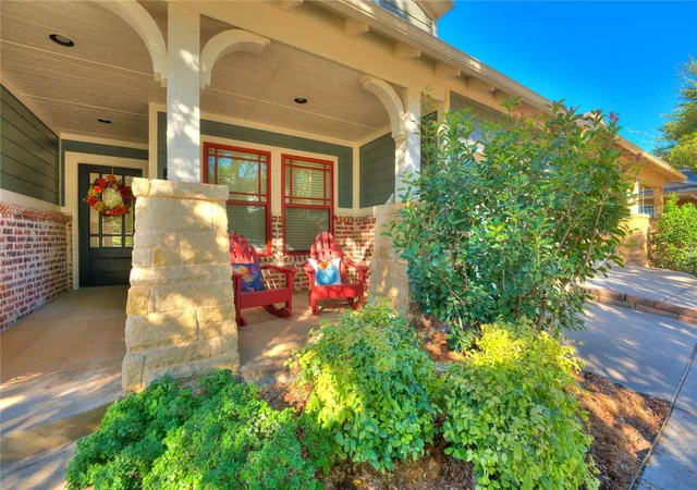 Photo 3 of Townhouse for sale at 333 Outer Banks Way, Edmond, OK 73034 | MLS# 1251630 | Listing updated on 2026-10-09