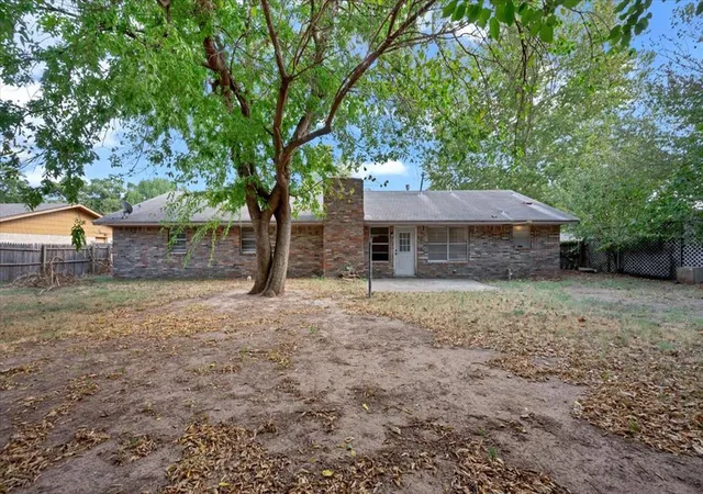 Photo 3 of Single family home for sale at 1111 Lincoln, Norman, OK 73072 | MLS# 1251633 | Listing updated on 2026-10-03