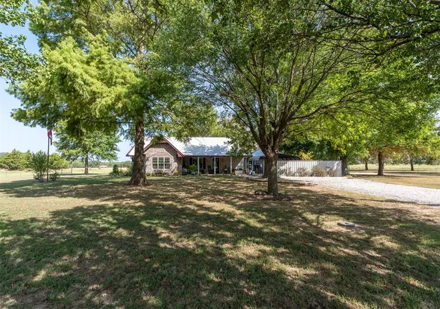 Single family home for sale at 377038 E 1060 Road, Okemah, OK 74859 | MLS# 1251635
