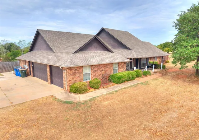 Photo 4 of Single family home for sale at 2019 Sandpiper Dr, Blanchard, OK 73010 | MLS# 1251640 | Listing updated on 2026-10-04