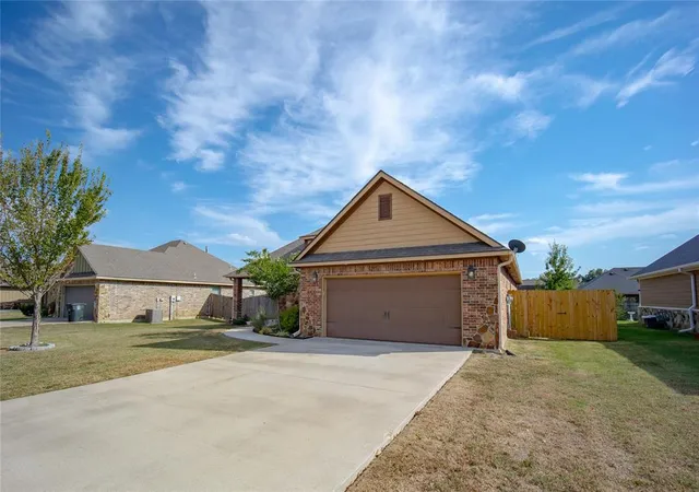 Photo 3 of Single family home for sale at 3533 Carriage Point Dr, Durant, OK 74701 | MLS# 1251643 | Listing updated on 2026-10-01