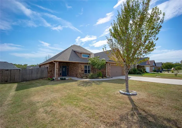 Photo 3 of Single family home for sale at 3533 Carriage Point Dr, Durant, OK 74701 | MLS# 1251643 | Listing updated on 2026-10-01