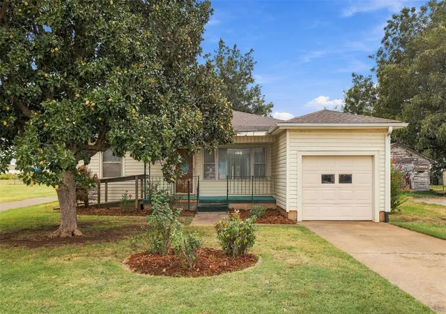 Photo 1 of Single family home for sale at 111 W Colorado Ave, Okarche, OK 73762 | MLS# 1251644 | Listing updated on 2026-10-08