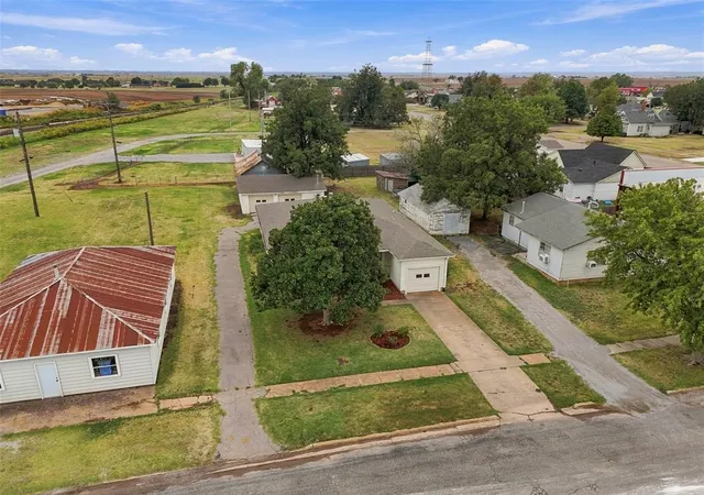 Photo 4 of Single family home for sale at 111 W Colorado Ave, Okarche, OK 73762 | MLS# 1251644 | Listing updated on 2026-10-08
