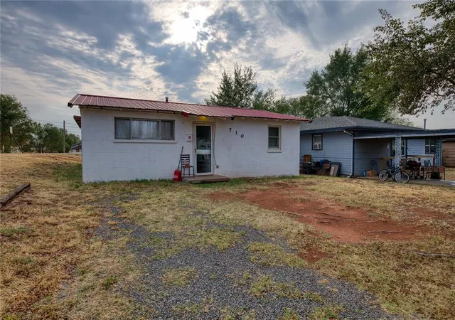 Photo 2 of Single family home for sale at 710 N 6th Street, Sayre, OK 73662 | MLS# 1251651 | Listing updated on 2026-10-01