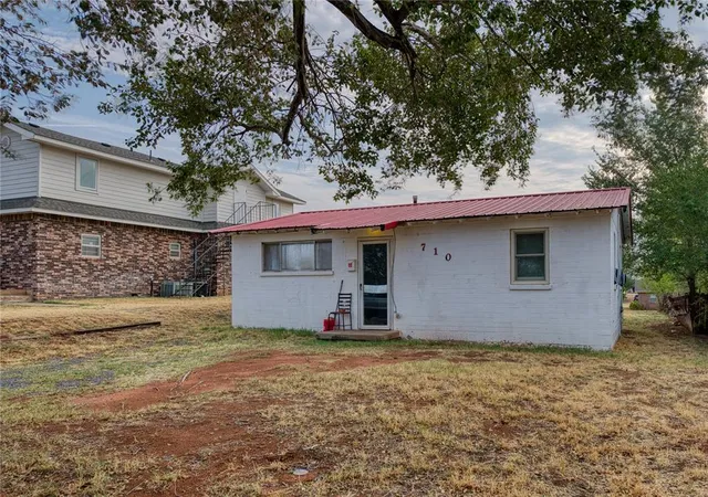 Photo 3 of Single family home for sale at 710 N 6th Street, Sayre, OK 73662 | MLS# 1251651 | Listing updated on 2026-10-01