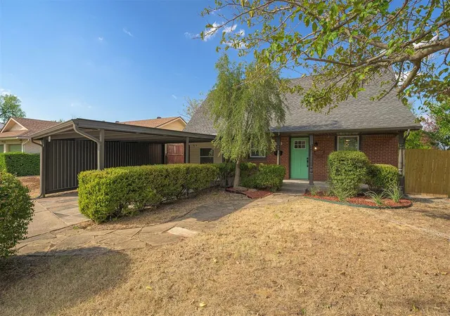 Photo 2 of Single family home for sale at 715 Harmon Cir, Moore, OK 73160 | MLS# 1251660 | Listing updated on 2026-10-19