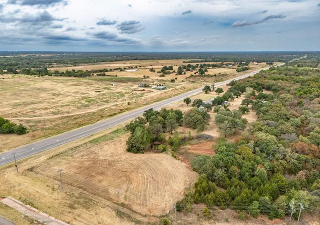 Photo 4 of Single family home for sale at 104854 S Highway 102, Mc Loud, OK 74851 | MLS# 1251672 | Listing updated on 2026-10-01