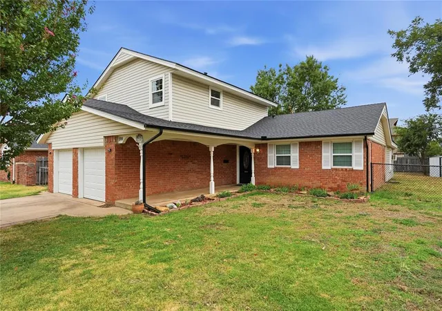 Single family home for sale at 1701 Camelot Dr, Norman, OK 73069 | MLS# 1251675