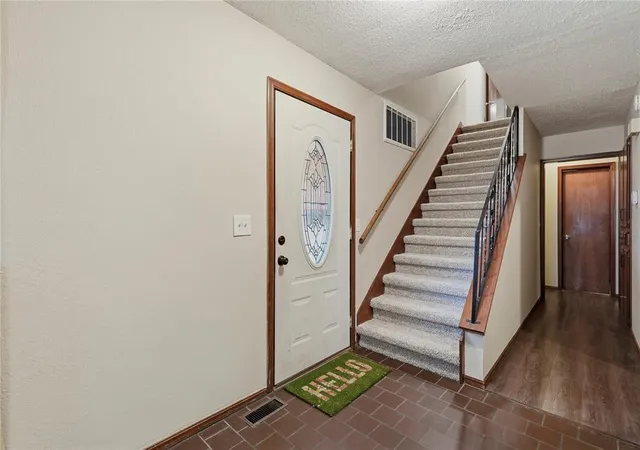Photo 2 of Single family home for sale at 1701 Camelot Dr, Norman, OK 73069 | MLS# 1251675 | Listing updated on 2026-10-02