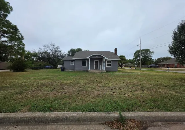 Photo 1 of Single family home for sale at 1745 W Wiley St, Shawnee, OK 74804 | MLS# 1251677 | Listing updated on 2026-10-03