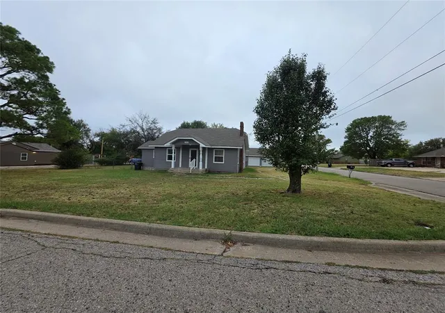 Photo 3 of Single family home for sale at 1745 W Wiley St, Shawnee, OK 74804 | MLS# 1251677 | Listing updated on 2026-10-03