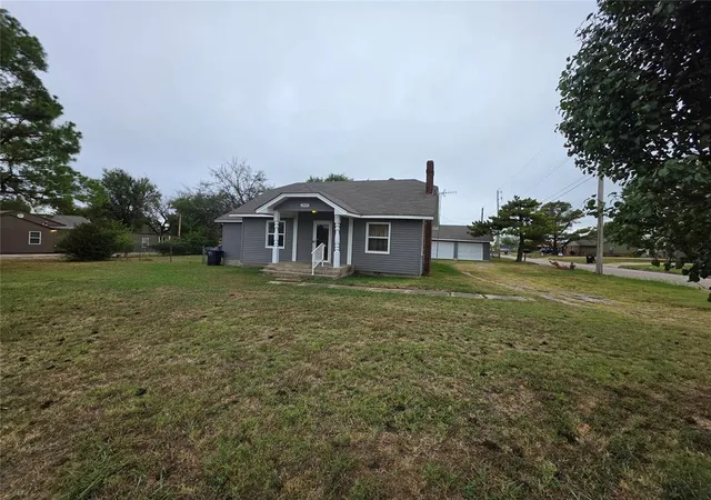 Photo 3 of Single family home for sale at 1745 W Wiley St, Shawnee, OK 74804 | MLS# 1251677 | Listing updated on 2026-10-03