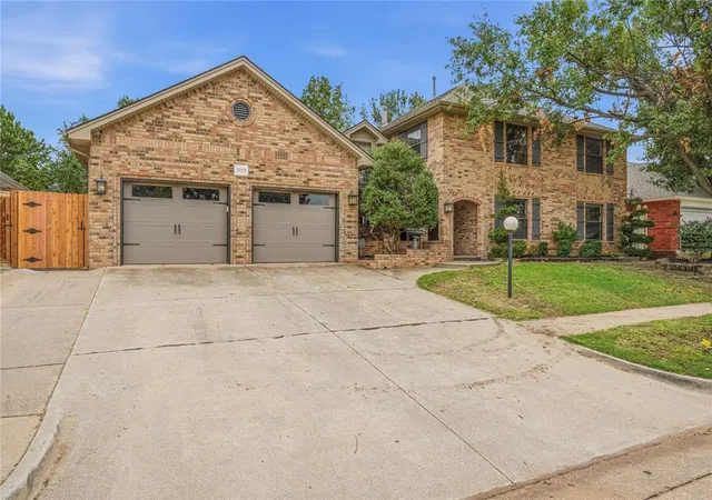 Photo 2 of Sale Pending at 1909 Robin Ridge Dr, Norman, OK 73072 | MLS# 1251678 | Listing updated on 2026-10-03