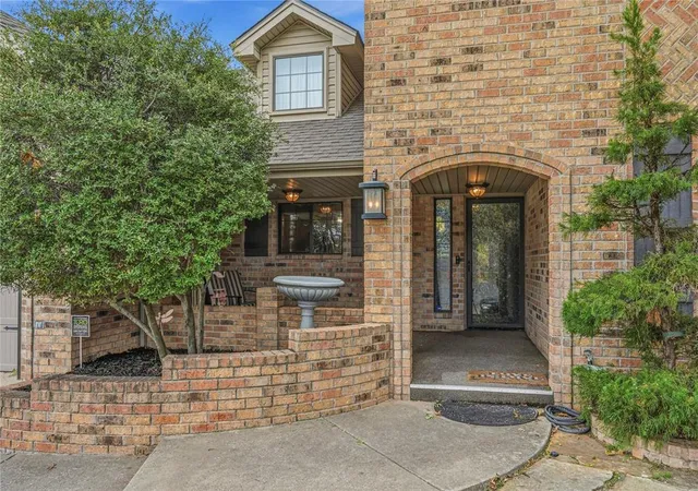 Photo 3 of Sale Pending at 1909 Robin Ridge Dr, Norman, OK 73072 | MLS# 1251678 | Listing updated on 2026-10-03