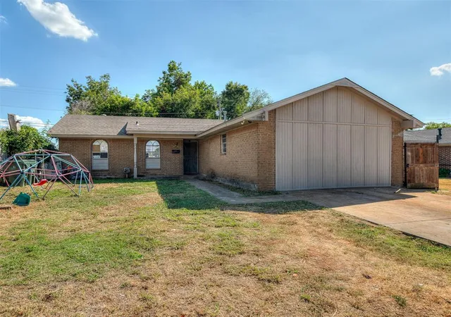 Photo 1 of Single family home for sale at 1016 Willow Brk Dr, Oklahoma City, OK 73110 | MLS# 1251682 | Listing updated on 2026-10-01
