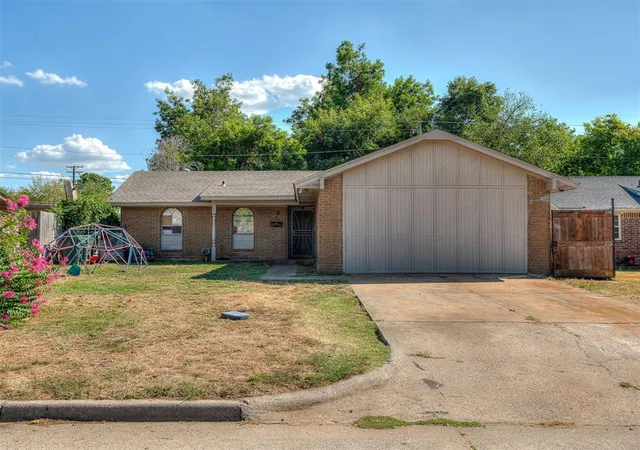 Photo 2 of Single family home for sale at 1016 Willow Brk Dr, Oklahoma City, OK 73110 | MLS# 1251682 | Listing updated on 2026-10-01