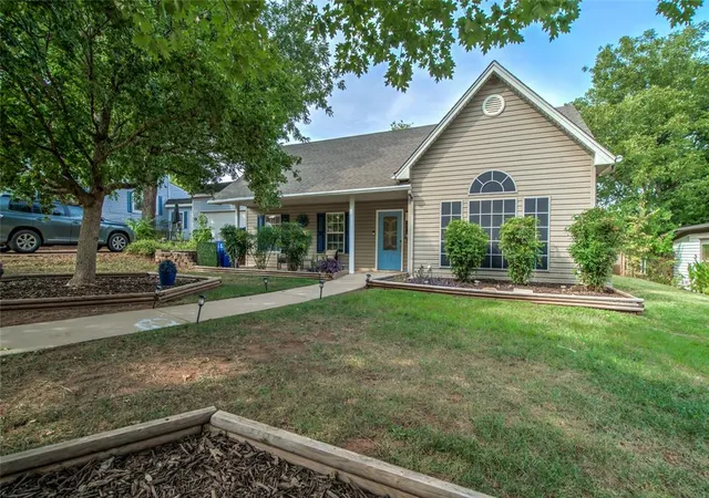 Photo 2 of Single family home for sale at 616 E Washington Ave, Guthrie, OK 73044 | MLS# 1251701 | Listing updated on 2026-10-05