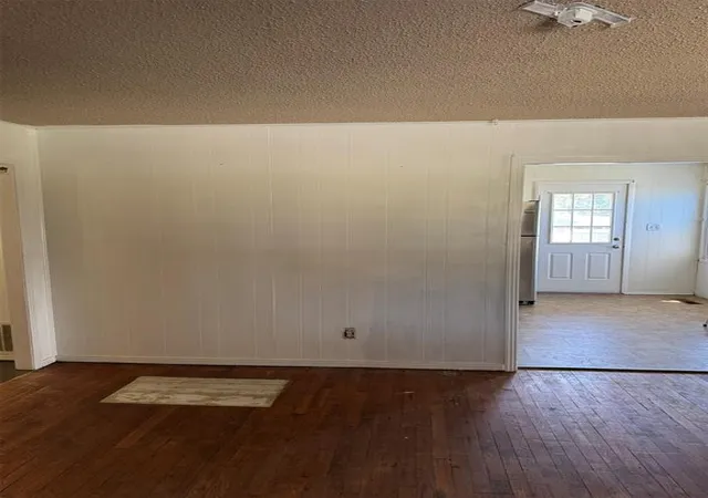 Photo 3 of Sale Pending at 2505 Mickey Rd, Oklahoma City, OK 73115 | MLS# 1251707 | Listing updated on 2026-10-14