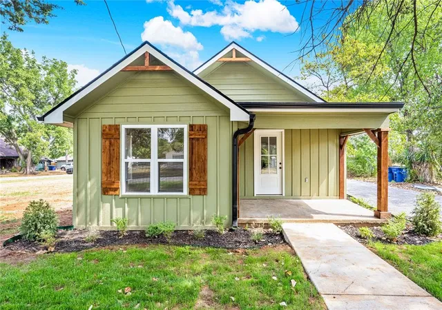 Single family home for sale at 710 N 2nd Street, Marlow, OK 73055 | MLS# 1251713