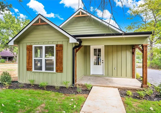 Photo 1 of Single family home for sale at 710 N 2nd Street, Marlow, OK 73055 | MLS# 1251713 | Listing updated on 2026-10-01