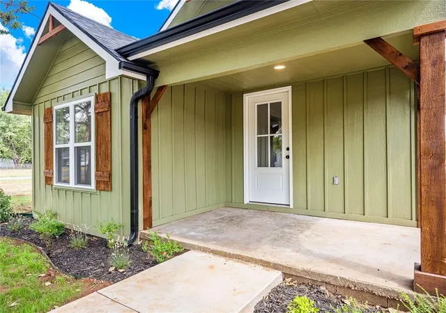 Photo 2 of Single family home for sale at 710 N 2nd Street, Marlow, OK 73055 | MLS# 1251713 | Listing updated on 2026-10-01