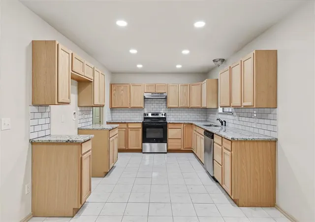Photo 4 of Single family home for sale at 8416 Huckleberry Rd, Edmond, OK 73034 | MLS# 1251744 | Listing updated on 2026-10-01
