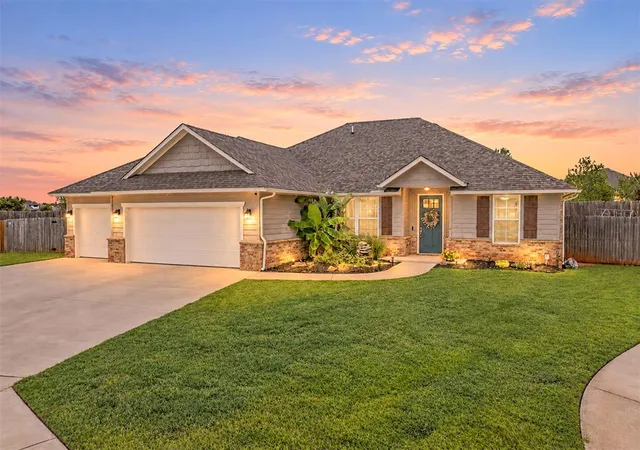 Photo 2 of Single family home for sale at 1334 Ladera Cir, Moore, OK 73160 | MLS# 1251750 | Listing updated on 2026-10-07